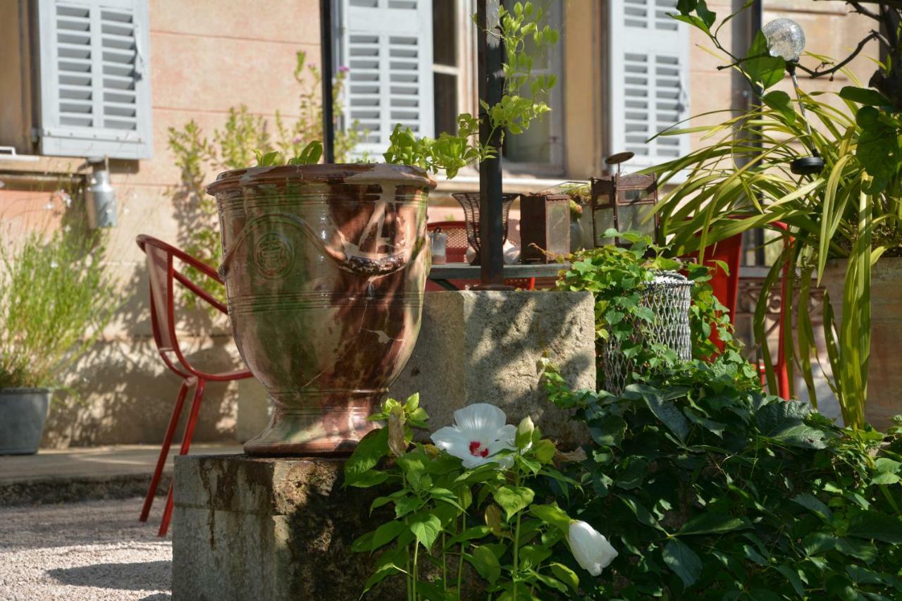 Les Passiflores Grasse Buitenkant foto